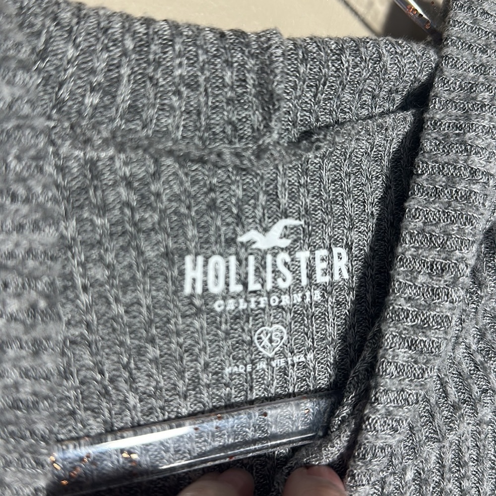 Hollister Gray Ribbed Hooded Cropped Top | XS‎ - Picture 3 of 4